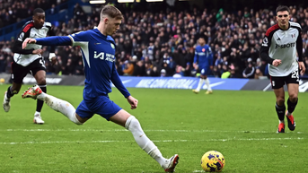 Chelsea vượt mặt Man Utd
