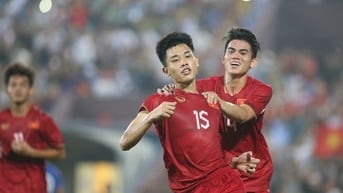 Giữ lại hàng loạt gương mặt trẻ, HLV Troussier toan tính gì cho hàng tấn công?