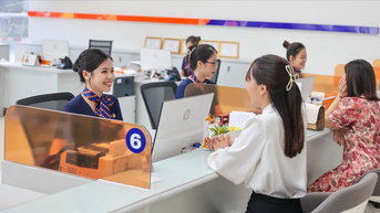 Tiếp tục hỗ trợ người dân vùng bão, có ngân hàng giảm 50% lãi phải trả cho khách hàng