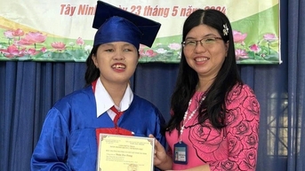 Chuyện về cô giáo có tình yêu đặc biệt với trẻ đặc biệt