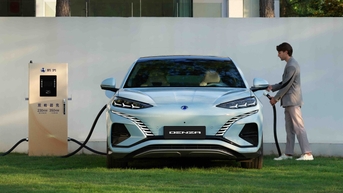 Denza N7 ôtô điện sạc nhanh hai cổng cùng lúc