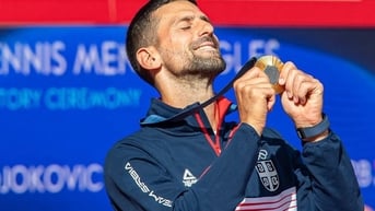 Giọt nước mắt chưa từng có của Djokovic