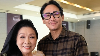 Hua Vi Van ស្រាប់តែលេចមុខនៅក្នុងសាលា Cai Luong របស់ Bach Tuyet