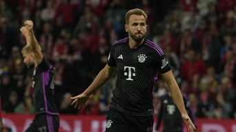 Kane phá kỷ lục của Klose