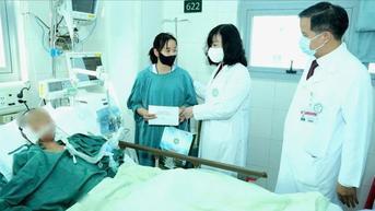 Sức khỏe bệnh nhi bị đa chấn thương trong trận lũ quét ở thôn Làng Nủ dần cải thiện