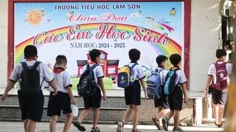 Sáng nay (26/8), học sinh TP. Hồ Chí Minh tựu trường
