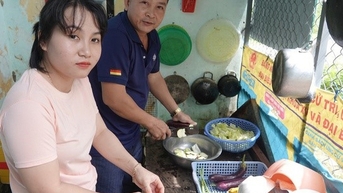 Cha con cùng 'cắm bản'