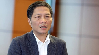 쩐 투안 아인 의원은 국회 의원직을 사임했습니다.