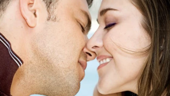 Hôn nhau có lây nồng độ cồn?