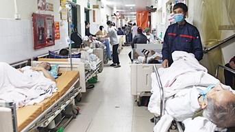 Người bệnh vẫn khổ sở vì thiếu thuốc, vật tư y tế