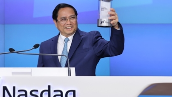 Thủ tướng kêu gọi đầu tư khi thăm sàn giao dịch Nasdaq