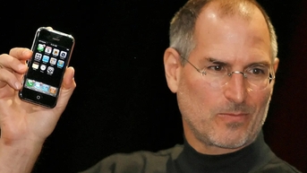 Tỉ phú Bill Gates 'ghen tị' với Steve Jobs điều gì?