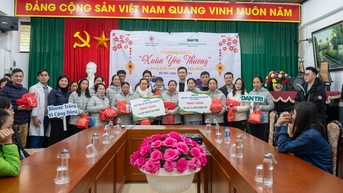 Mang xuân yêu thương đến Làng trẻ em SOS