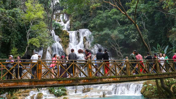 Lào miễn thị thực cho du khách Trung Quốc