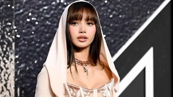Lisa (BlackPink) trên thảm đỏ VMAs