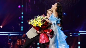 Noo Phuoc Thinh ស្រាប់តែលេចមុខក្នុងកម្មវិធីច្រៀងផ្ទាល់រយៈពេល៣០ឆ្នាំរបស់ ខេម លី