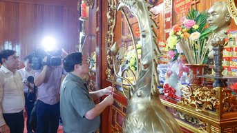 Thủ tướng dâng hương Đại tướng Võ Nguyên Giáp, tri ân những Anh hùng Điện Biên