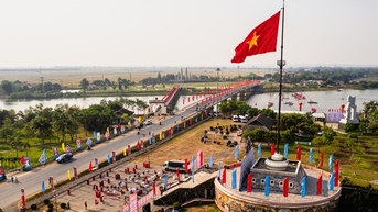 Lễ thượng cờ tại Kỳ đài Hiền Lương
