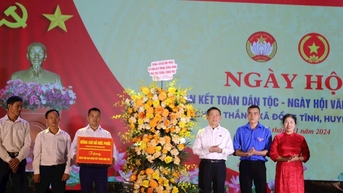 Phó Thủ tướng Hồ Đức Phớc dự Ngày hội Đại đoàn kết ở Vĩnh Phúc