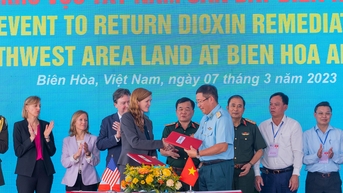 សហរដ្ឋអាមេរិកប្រកាសផ្តល់មូលនិធិបន្ថែមចំនួន 73 លានដុល្លារសម្រាប់គម្រោងជួសជុលឌីអុកស៊ីតនៅអាកាសយានដ្ឋាន Bien Hoa