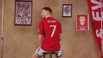 Mount mặc áo số 7 'huyền thoại' ở Man Utd