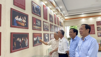 ដំណើរ "ត្រឡប់ទៅប្រភព" របស់សមាជិកសមាគមអ្នកកាសែតខេត្ត Quang Tri