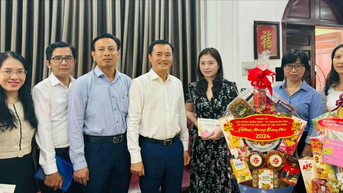 Phó Chủ tịch UBND TPHCM Bùi Xuân Cường chúc tết nguyên lãnh đạo Nhà nước, TPHCM