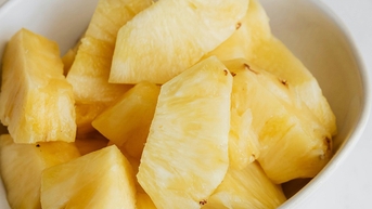 តើ​អាហារ​អ្វីខ្លះ​ដែល​ខ្ញុំ​គួរ​ញ៉ាំ​ដើម្បី​ឱ្យ​ធ្មេញ​ស​តាម​ធម្មជាតិ​?