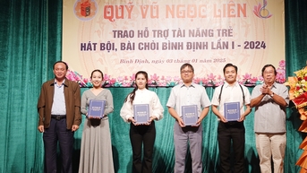 Những tài năng hát bội, bài chòi nhận hỗ trợ từ quỹ Vũ Ngọc Liễn