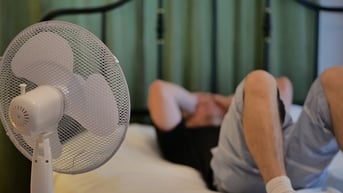 4 hệ lụy sức khỏe khi dùng quạt suốt đêm