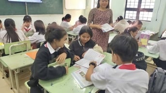 Những “tấm lòng vàng” của thầy cô với học sinh nghèo nơi biên giới
