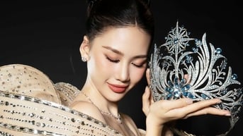 Lần đầu trở thành Host, Bùi Quỳnh Hoa đầu tư trang phục cỡ nào?