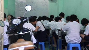 교장, 학교 밖에서도 가르칠 수 있을 것으로 기대