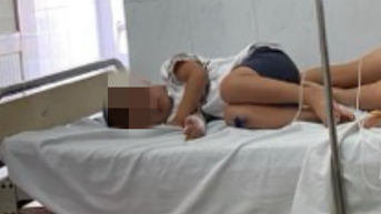 73 người nhập viện vì nôn ói, đau bụng sau ăn bánh mì