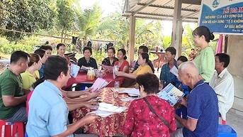 Phát huy vai trò phụ nữ trong vận động người tham gia BHXH, BHYT, BHTN