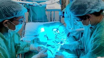 Vừa chào đời đã bị vàng da bất thường, xét nghiệm mới biết bệnh nhi bị tan máu nặng