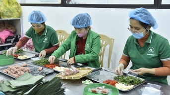Đặc sản nem chua Thanh Hóa "cháy hàng" dịp Tết