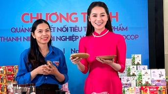 Á hậu Hoàng Kim Chi dạy cách livestream bán hàng trên TikTok cho bạn trẻ khởi nghiệp