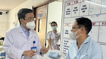 Uống 300ml nước khi thức dậy có thể đẩy lùi nguy cơ bệnh thận