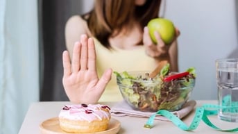 Ăn ít hơn có thể giúp kéo dài tuổi thọ?