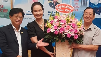 Những cây bút quân đội 'đa tình'