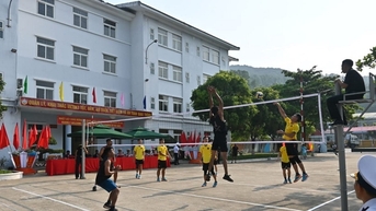 Hình ảnh hoạt động giao lưu của thủy thủ tàu chiến Ấn Độ ở Việt Nam