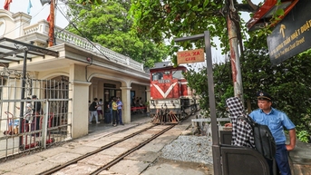 Chuyến tàu đặc biệt tham quan Nhà máy Xe lửa Gia Lâm