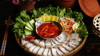 Một ngày thưởng thức đặc sản Huế