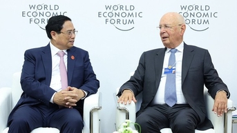 Chủ tịch WEF xem Việt Nam như hình mẫu, ấn tượng với thông điệp của Thủ tướng