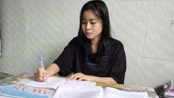 Cô sinh viên ngành y vượt khó nuôi ước mơ thoát nghèo