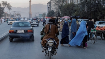 Taliban cấm phụ nữ hát, đọc sách và nhìn đàn ông ở nơi công cộng