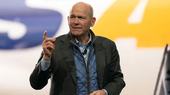 CEO Boeing thừa nhận sai lầm sau sự cố bung thân máy bay 737 MAX 9