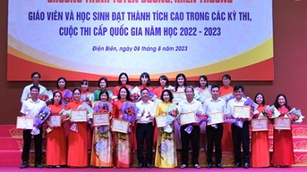 Điện Biên: Tuyên dương giáo viên và học sinh đạt thành tích cao trong các cuộc thi