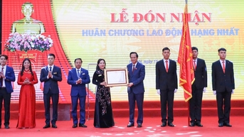 Trường Cao đẳng nghề Công nghiệp Hà Nội nhận Huân chương Lao động hạng Nhất